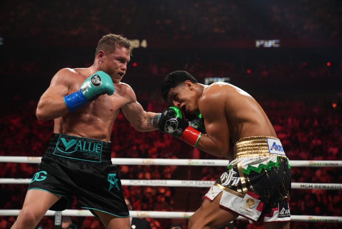 Canelo Alvarez Proves Too Strong For Jaime Munguia