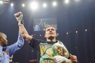 Oleksandr Usyk Stays Composed