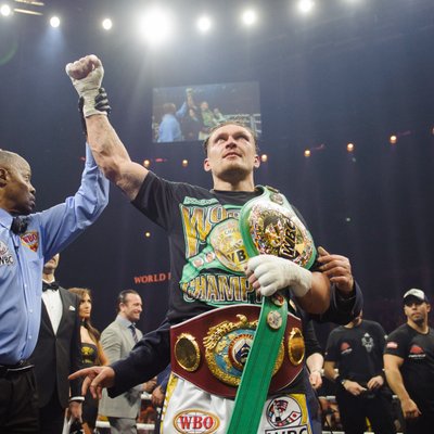 Oleksandr Usyk Stays Composed